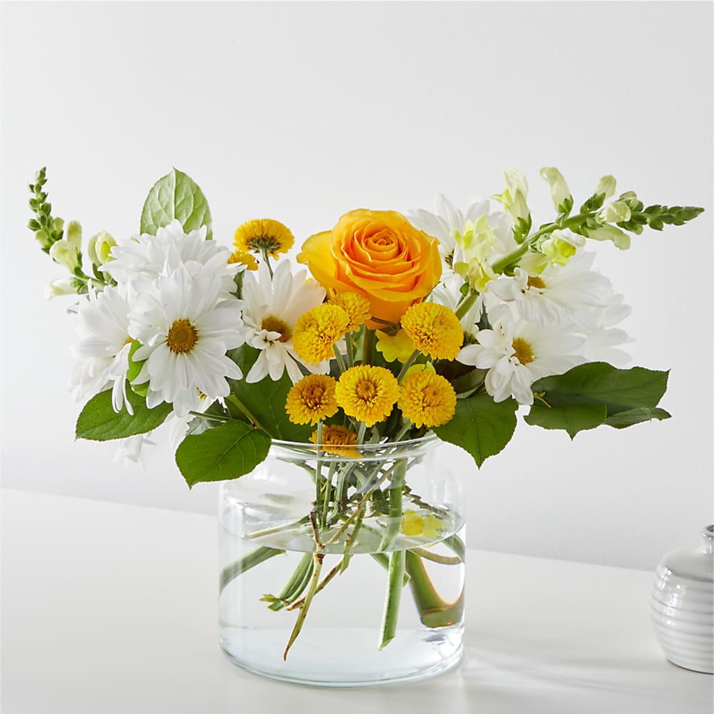Sun Salutation Bouquet – Park Lake Flowers, Mc Gregor TX