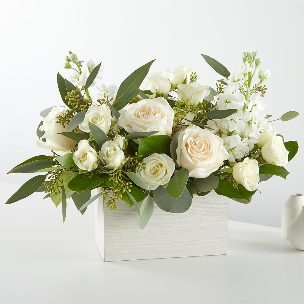 Fresh Linen Box Bouquet – Park Lake Flowers, Mc Gregor TX