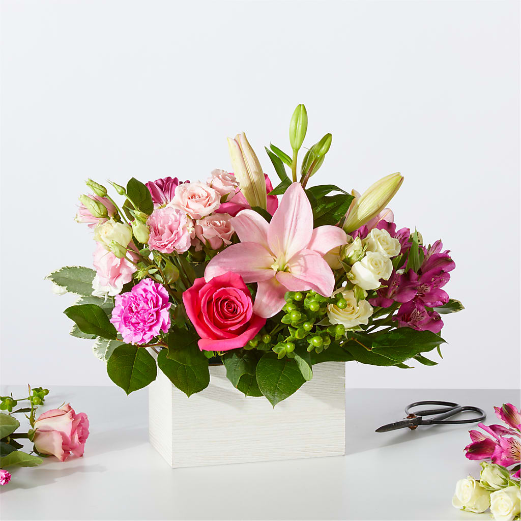 Sweetberry Box – A Florist Original – Park Lake Flowers, Mc Gregor TX