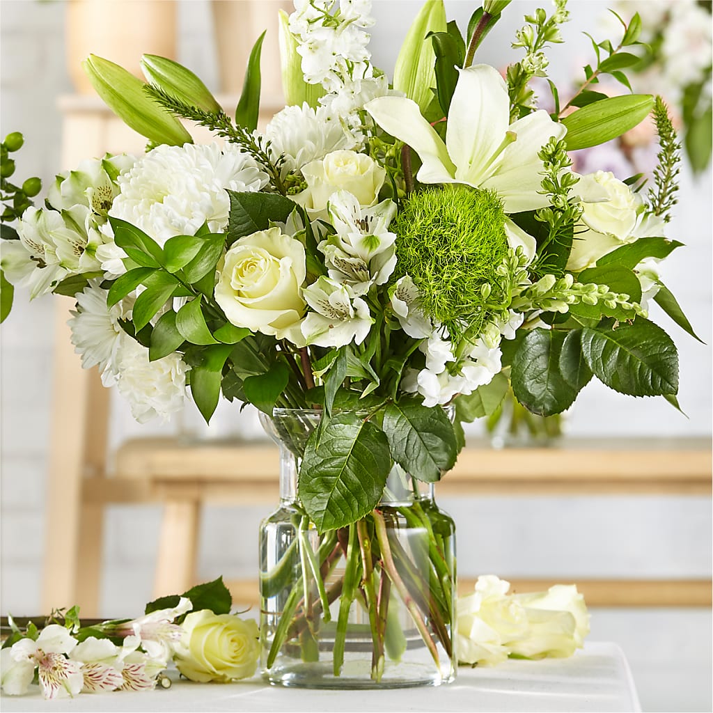 Classic Ivory – A Florist Original – Park Lake Flowers, Mc Gregor TX