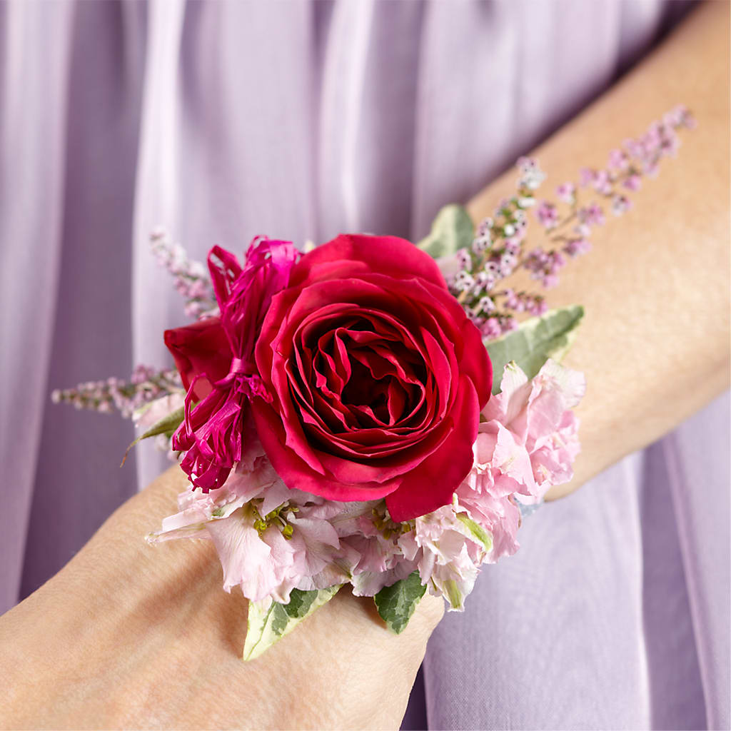 Rose Charm Corsage – Park Lake Flowers, Mc Gregor TX