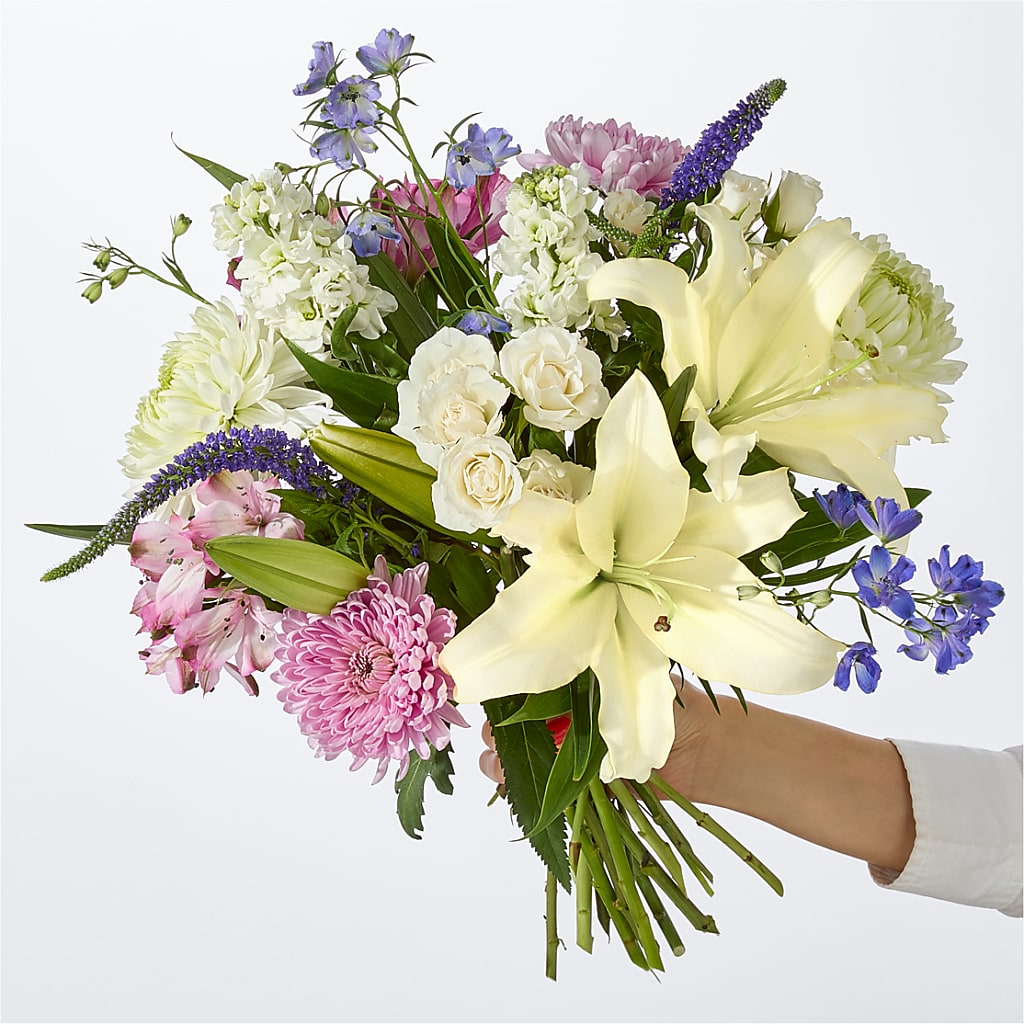 Winter Celebration Bouquet –  Park Lake Flowers, Mc Gregor TX