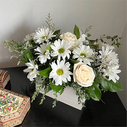 Fresh Linen Box Bouquet –  Park Lake Flowers, Mc Gregor TX
