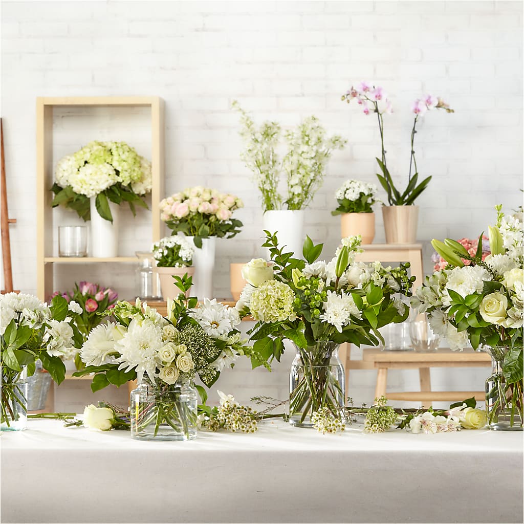 Classic Ivory – A Florist Original –  Park Lake Flowers, Mc Gregor TX