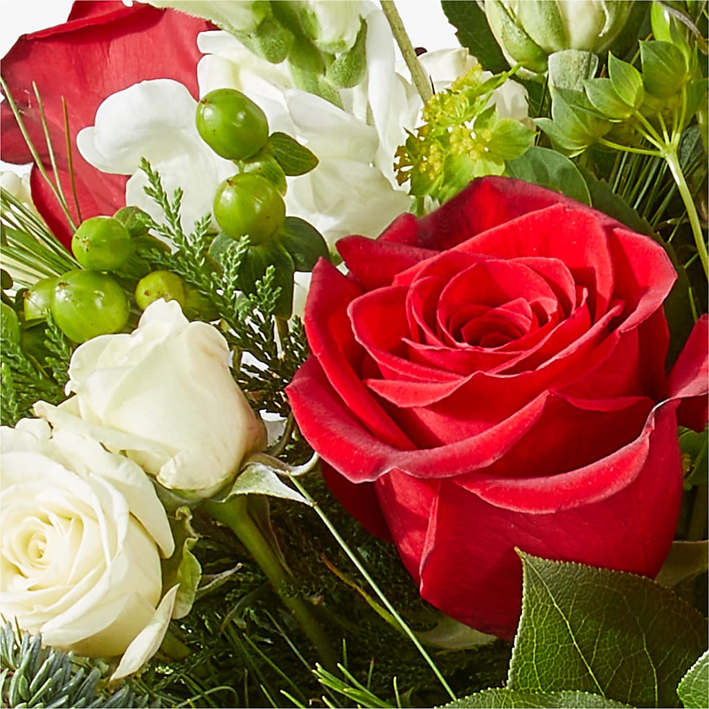Deck the Halls Bouquet –  Park Lake Flowers, Mc Gregor TX