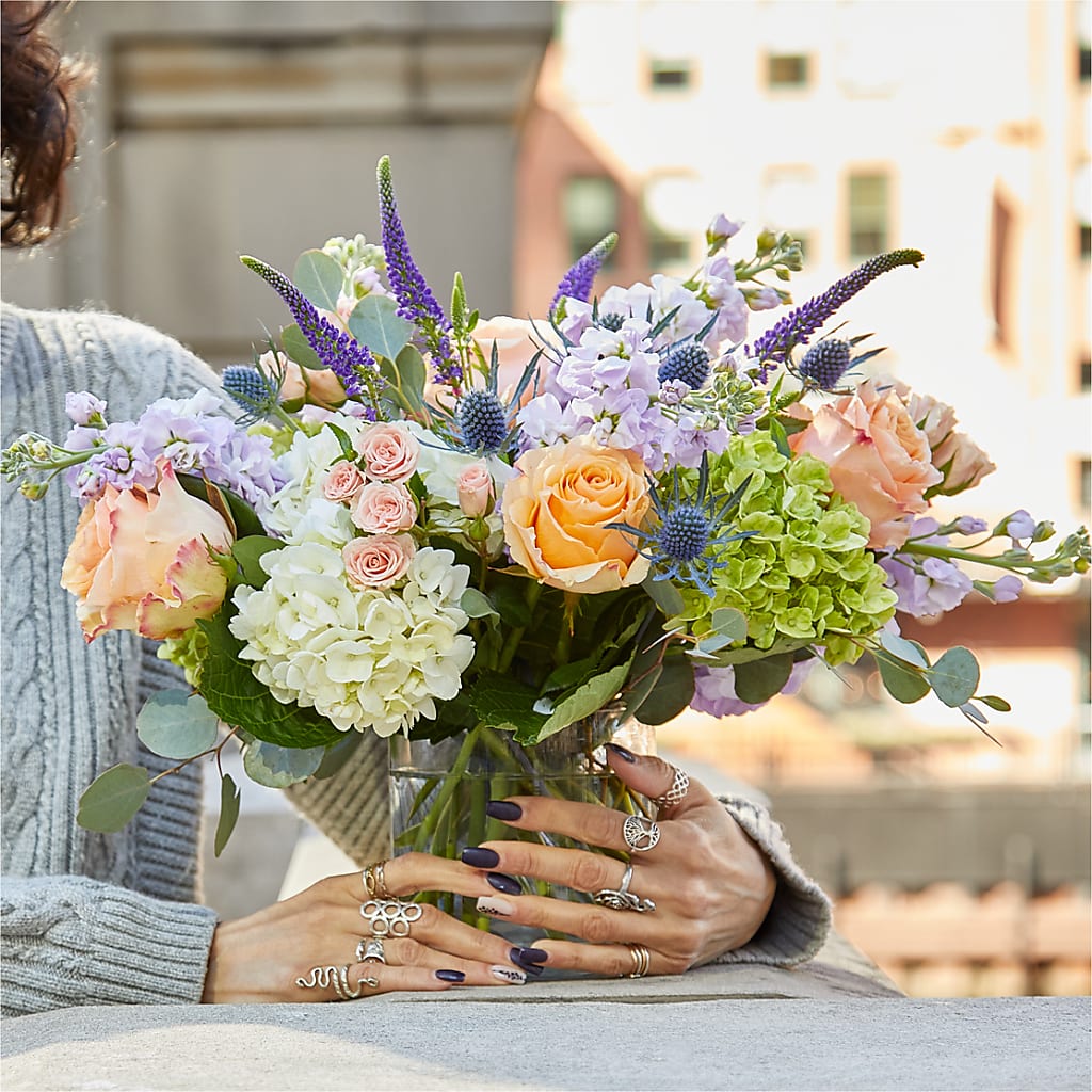 Porch Swing Bouquet –  Park Lake Flowers, Mc Gregor TX