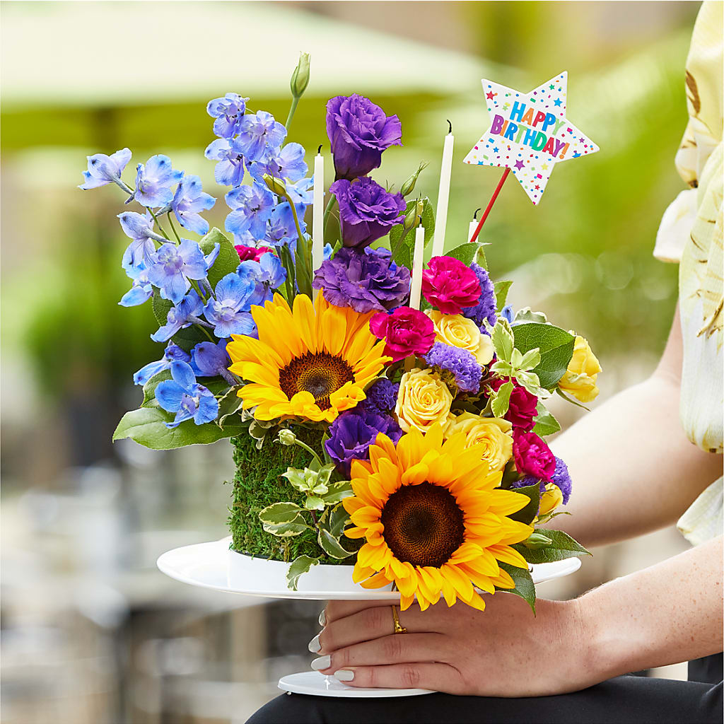 Star of the Day Floral Cake –  Park Lake Flowers, Mc Gregor TX